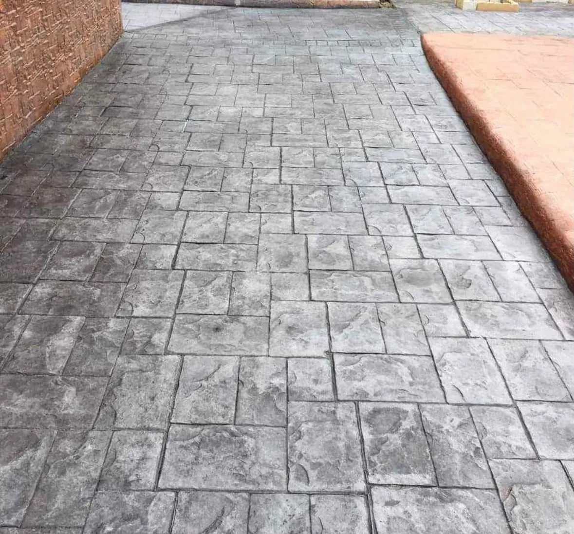 Pasillo ancho de sileria grande en gris